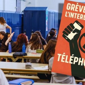 Öğrenciler cep telefonu yasağına karşı greve gidiyor