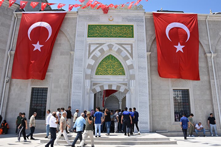 Caminin Kütüphanesi