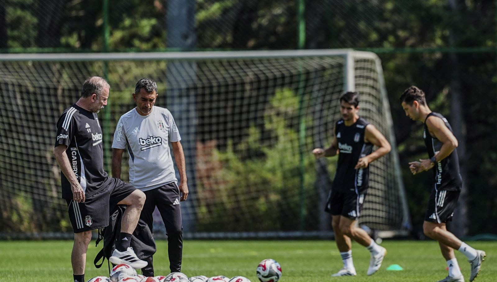 besiktasbasaksehir macinin hazirliklarina devam etti DAr1v1DW