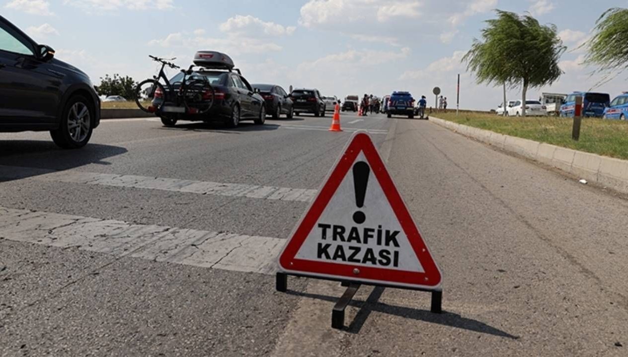 sanliurfada otomobiller carpisti 4 yarali rXAGUGlG