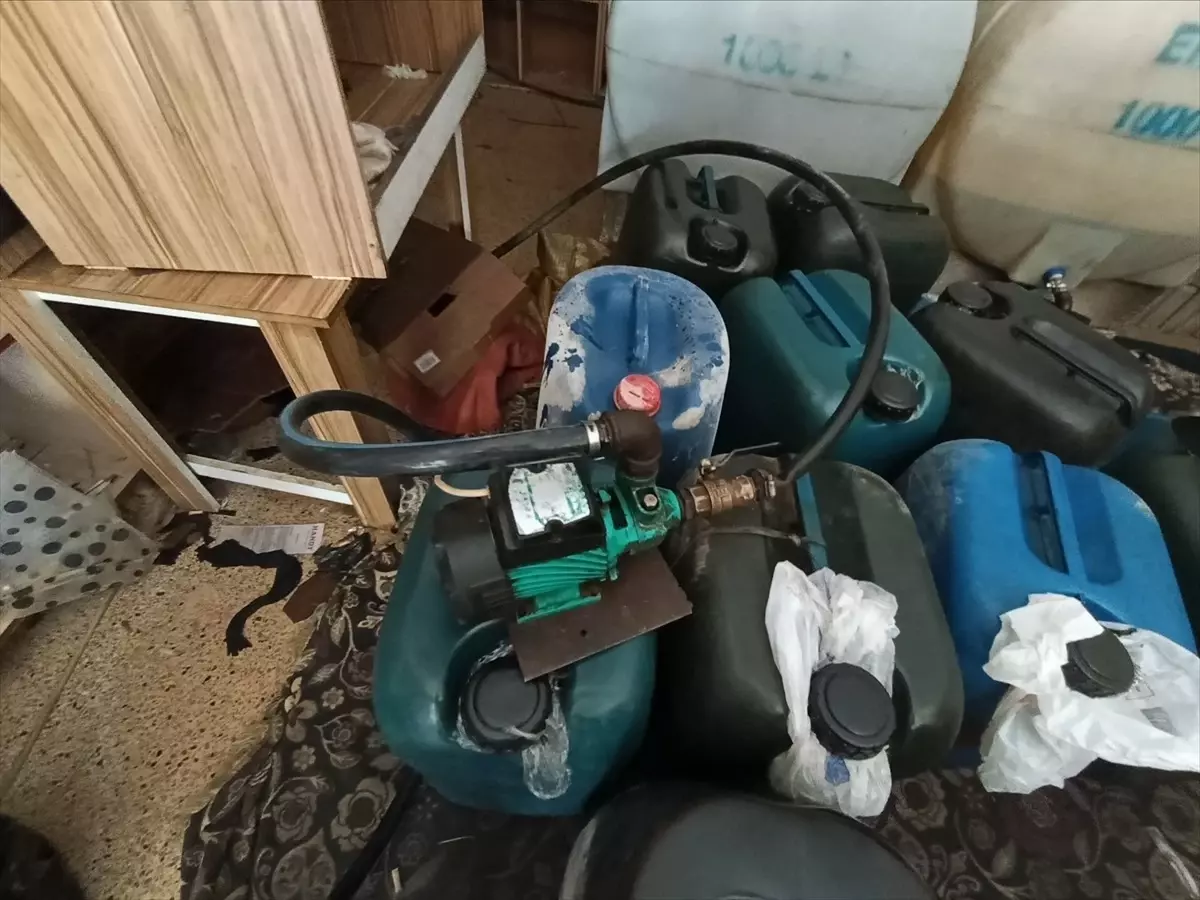 ipekyolunda 1200 litre kacak akaryakit ele gecirildi pdU8XXLr.jpg