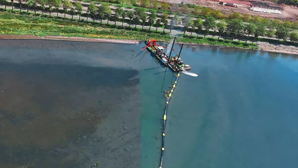 izmit korfezinde dip camuru temizleniyor KArraifZ.jpg