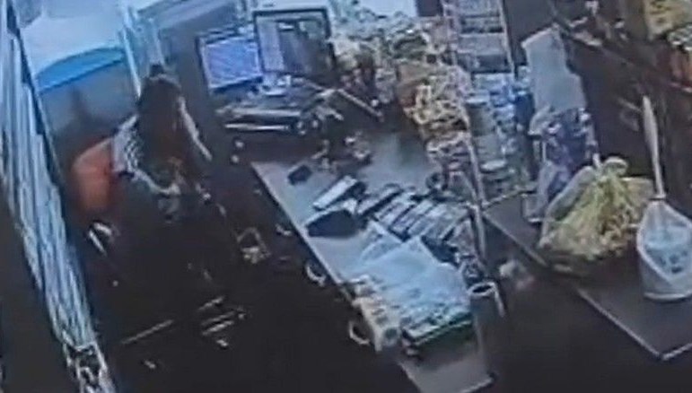 manisada eski es dehset sacti kucagindaki bebege aldirmadan defalarca bicakladi 12i4EQ7P