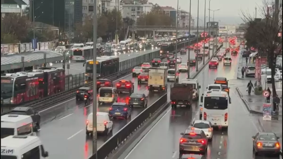 istanbulda trafik yogunlugu yuzde 89a ulasti Kl63qfnR.jpg