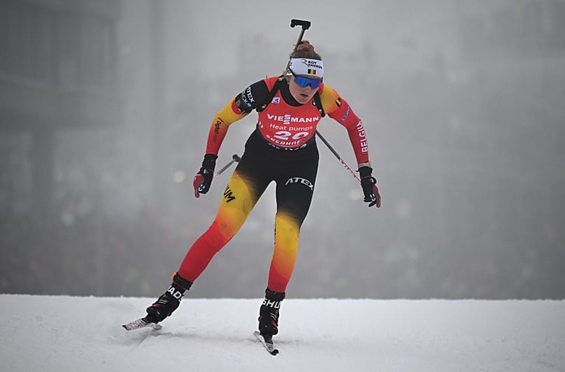 Belçika'dan Maya Cloetens, Almanya Oberhof'taki Biatlon Dünya Kupası'nda kadınlar 7,5 kilometre sprint yarışında mücadele ediyor.