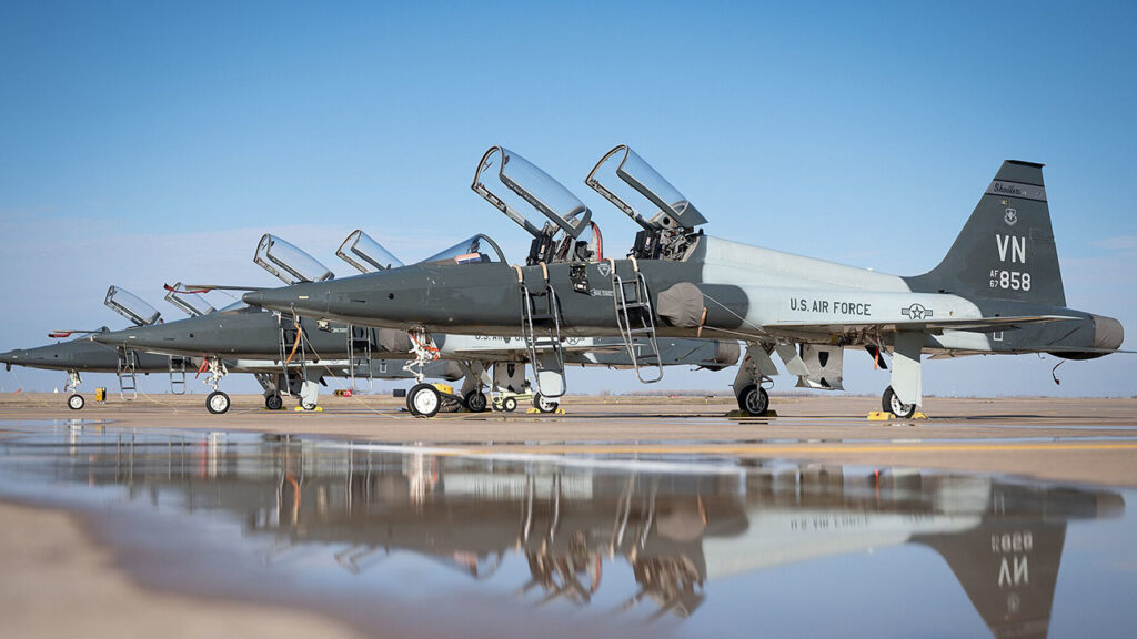 abddeki-hortumda-kritik-hava-ussu-zarar-gordu-dlVO9wph