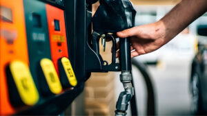 Petrol Fiyatları Dalgalanıyor: Bu Süreç Ne Kadar Sürecek?