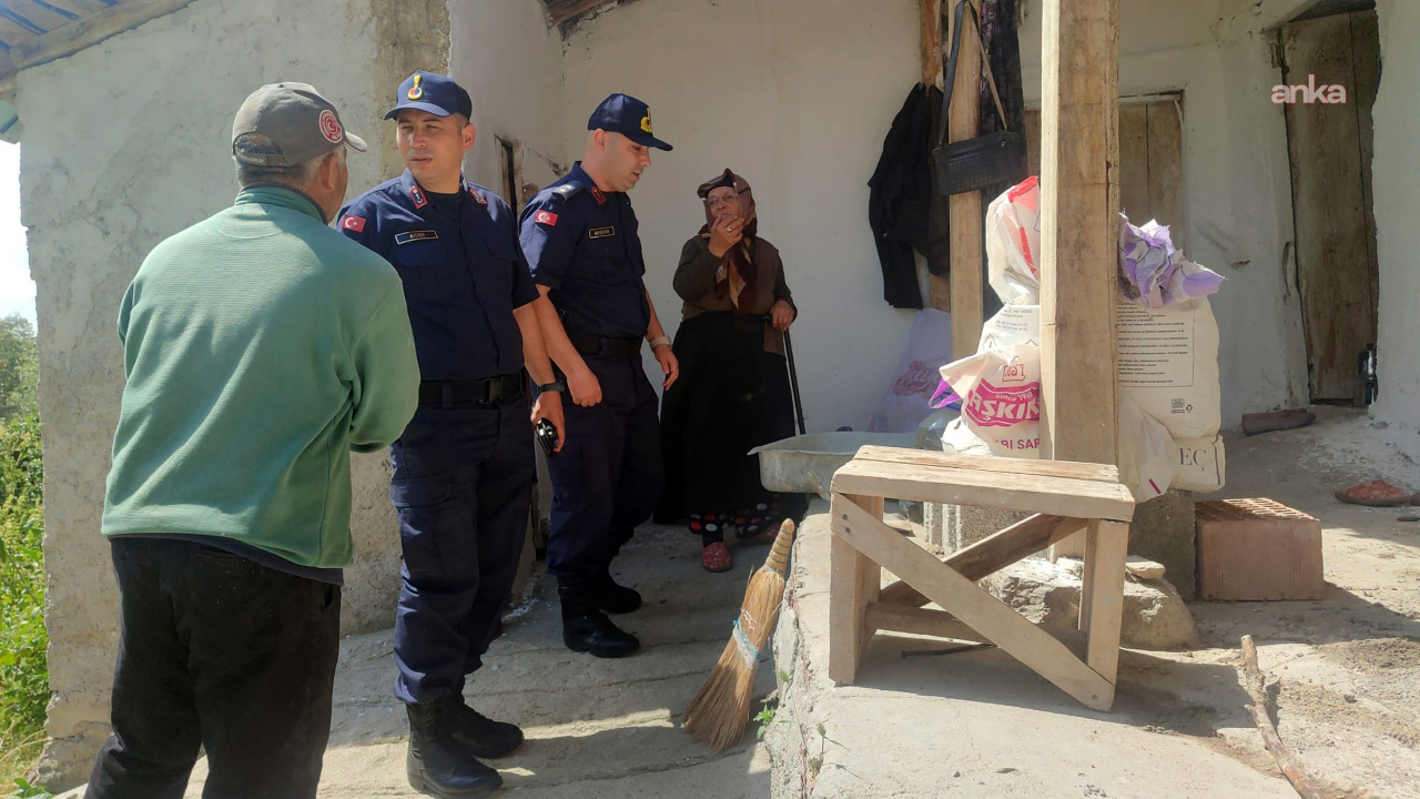 Yozgat’ta yaşlı kadına jandarma sahip çıktı