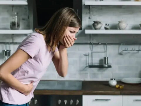 Gida zehirlenmesi belirtileri nelerdir gida zehirlenmesinde ne yapilmali D6MM1U4F