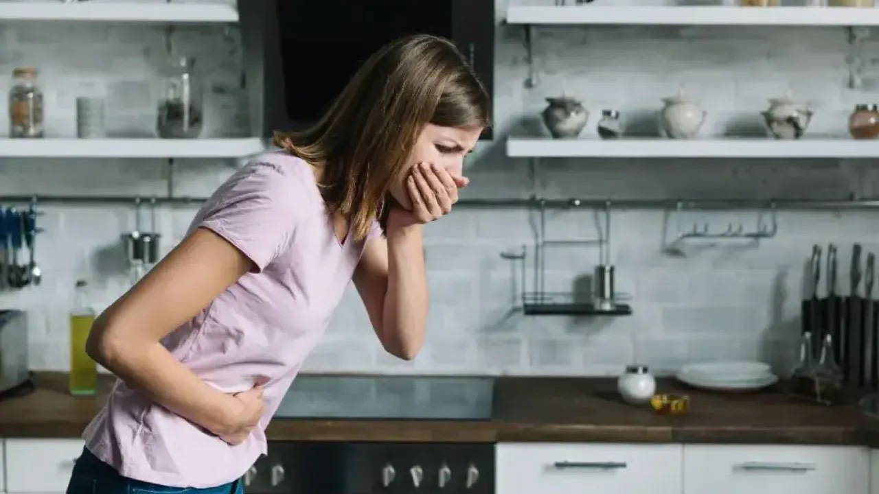 Gida zehirlenmesi belirtileri nelerdir gida zehirlenmesinde ne yapilmali D6MM1U4F